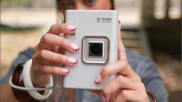 Fujifilm InstaX Mini Liplay Plus, Kamera 2-in-1 yang Menghidupkan Kembali Sensasi Fotografi Instan